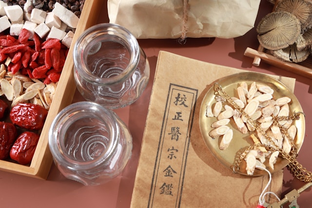 A fitoterapia chinesa - Fórmulas Herbais - pode ser fundamental para obter resultados eficazes e rápidos, em conjunto com a acupuntura ou outros tratamentos, tanto para casos agudos quanto crônicos e regular o organismo.